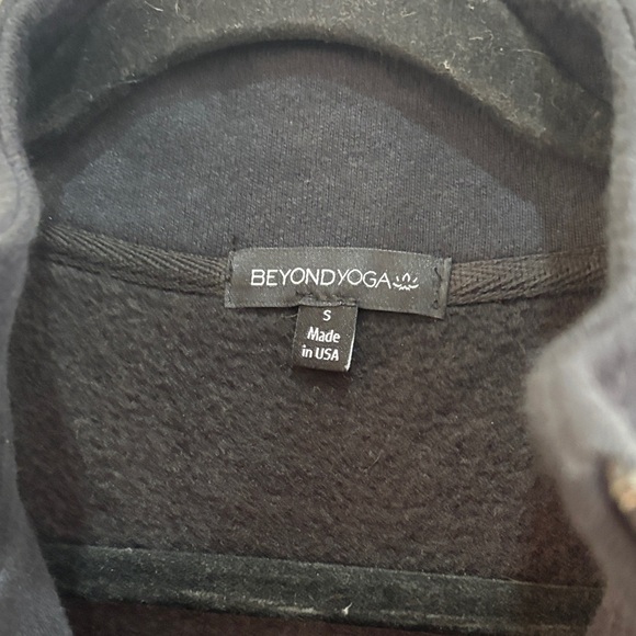 Beyond Yoga Men's Black Zip-Up Sweater - Picture 4 of 8